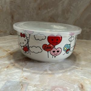 Hello kitty : ceramic seal tight cover large serving bowl.
